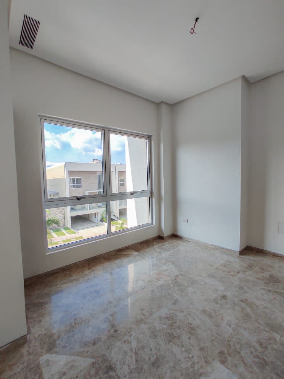 Modern and Spacious Townhouse in Guataparo